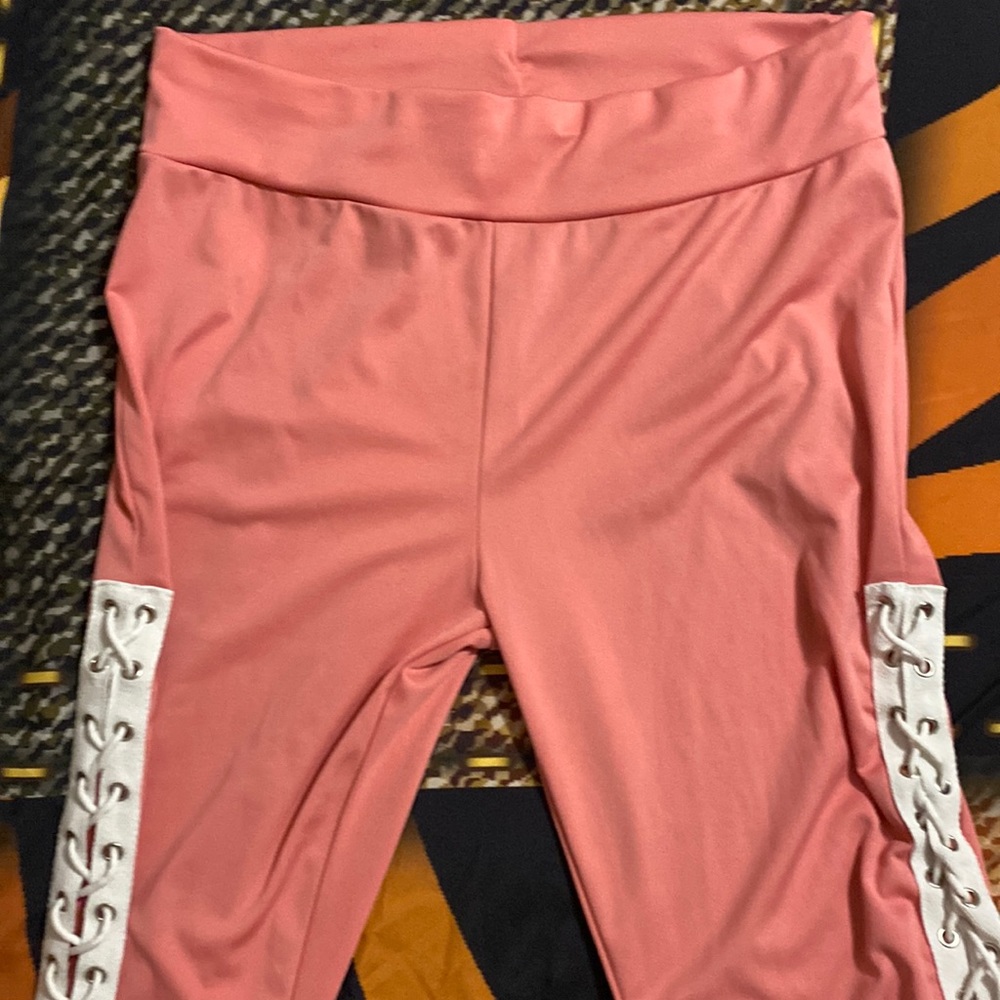 Women’s XL Pink and White Capris